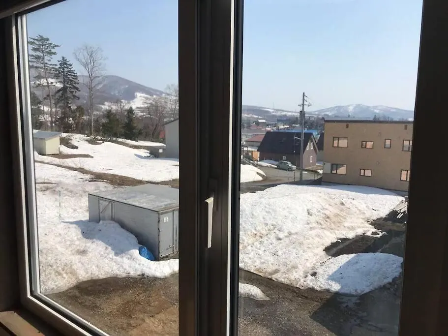 Вилла Rusutsu Kuma House Дом отдыха